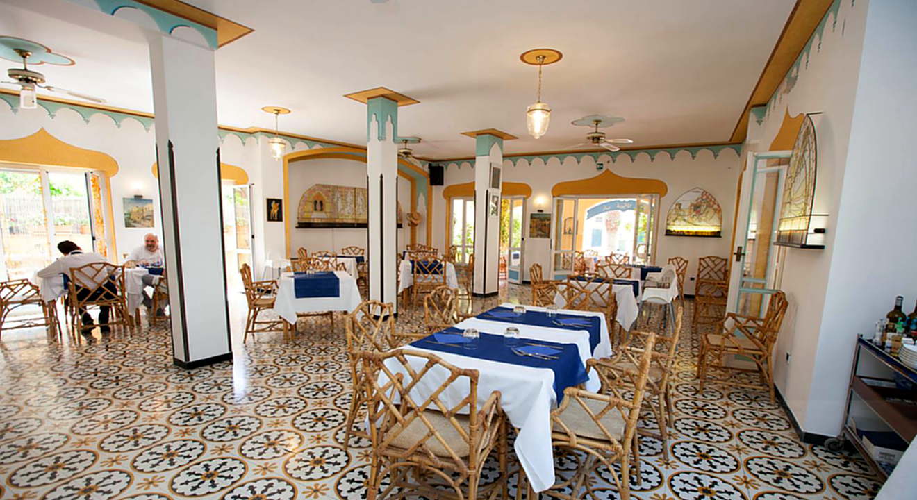 Piazza Cappello da Prete, 50 — Hotel Arabesque, Varigotti (Finale Ligure)