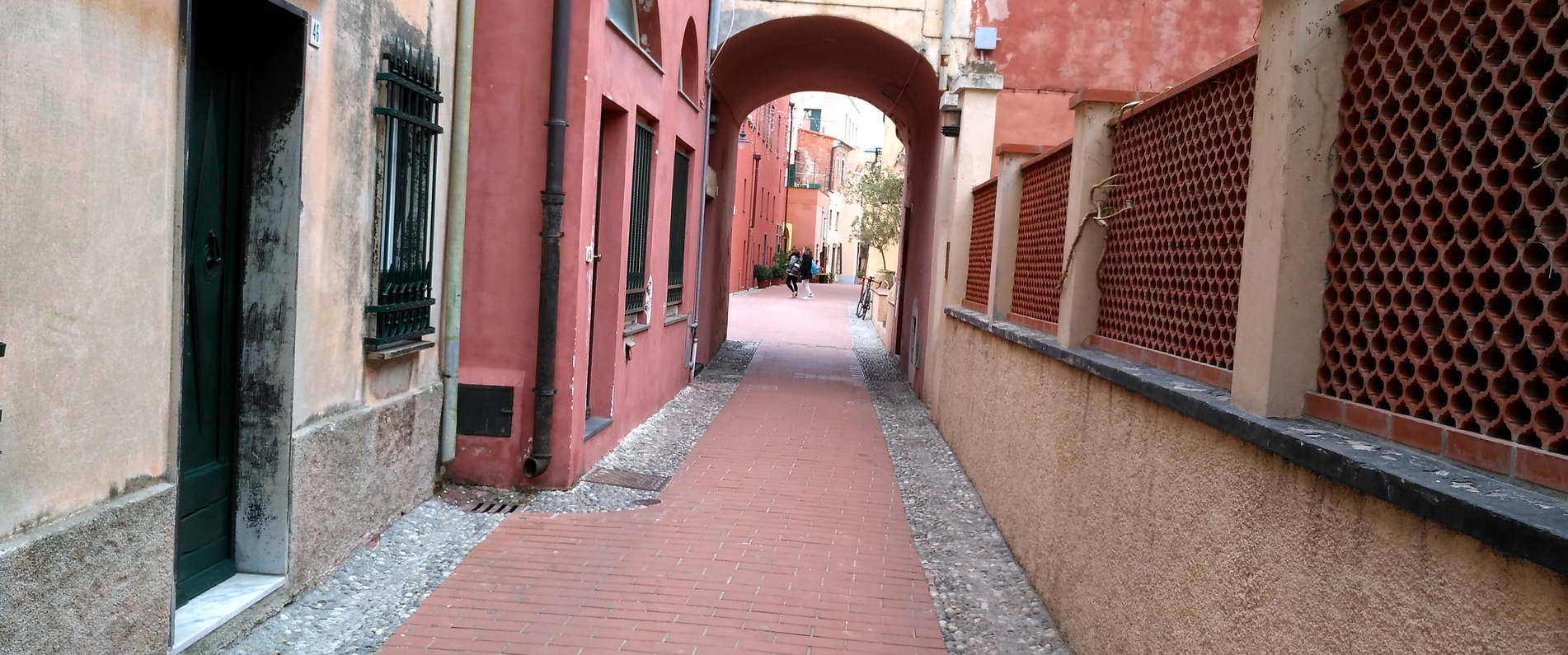 Il borgo saraceno sul mare — Hotel Arabesque, Varigotti (Finale Ligure)