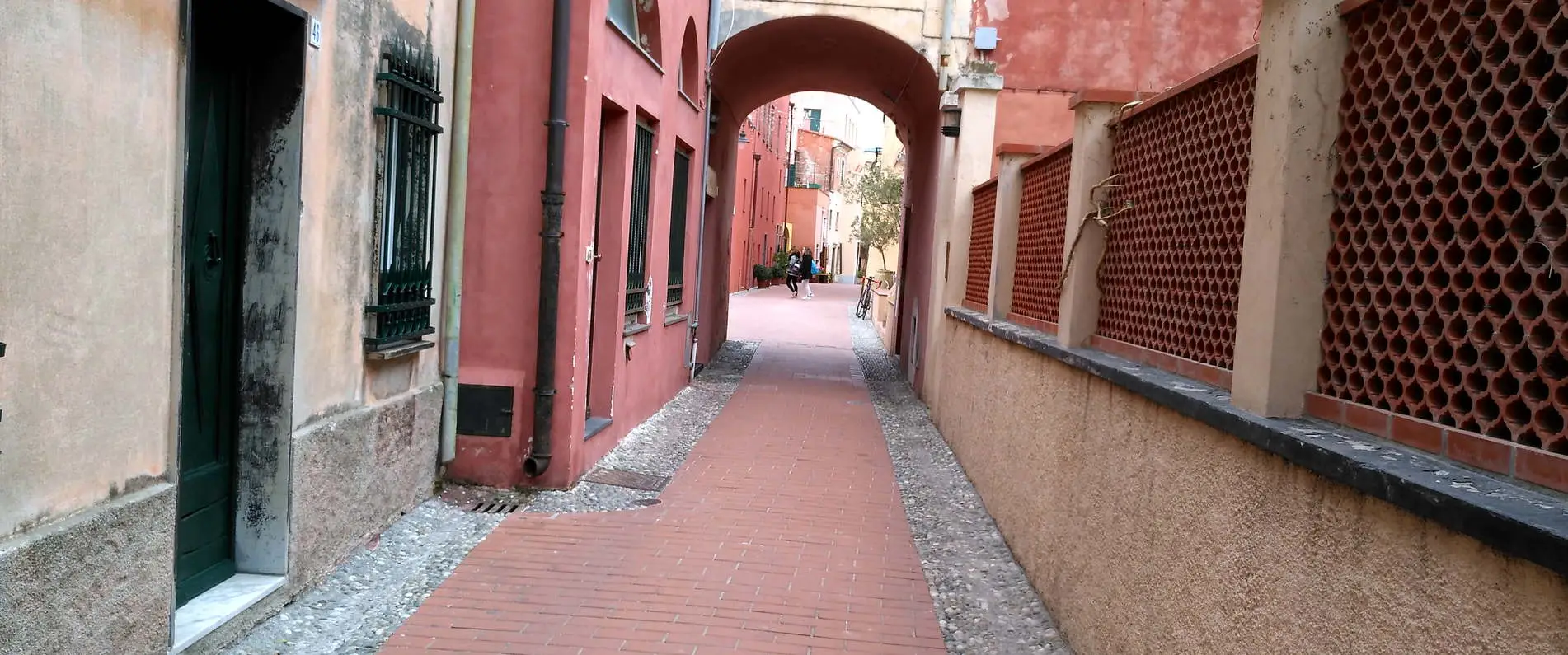 Il borgo saraceno sul mare — Hotel Arabesque, Varigotti (Finale Ligure)